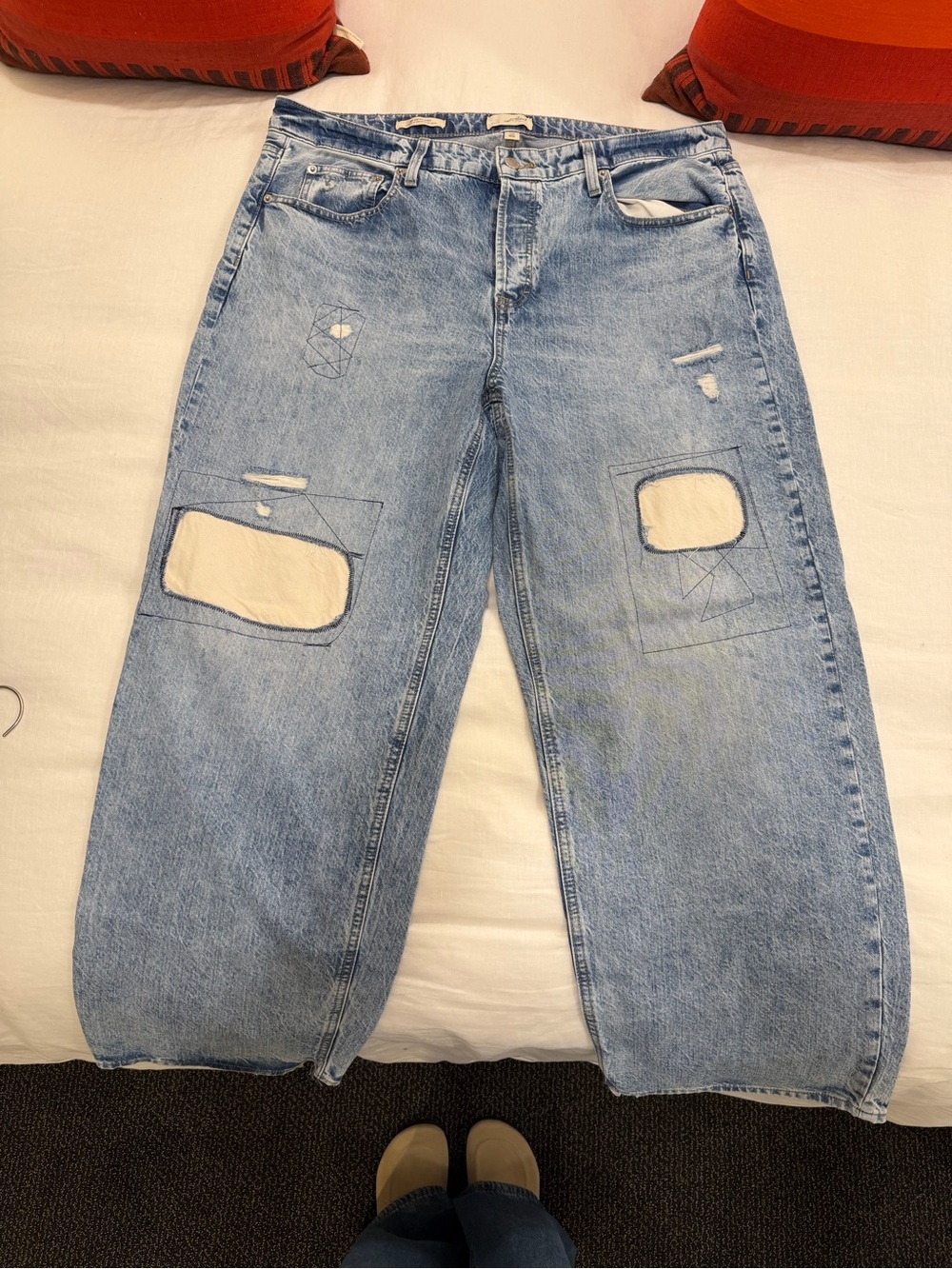 Universal Threads Distressed Boyfriend Jeans in Blue Size 17R
